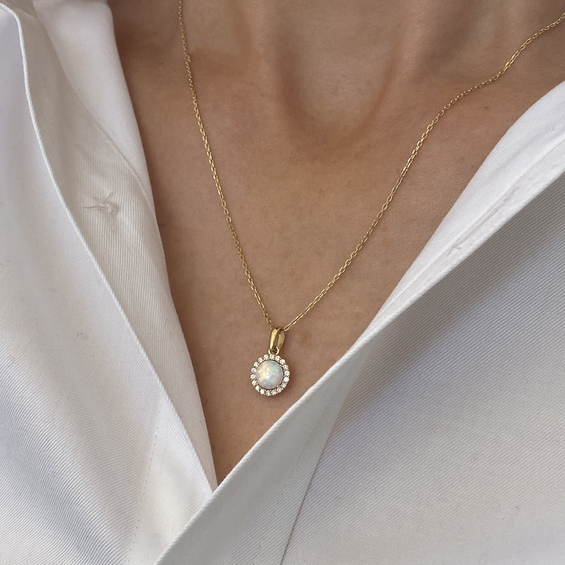 9 carat gold opal round pendant