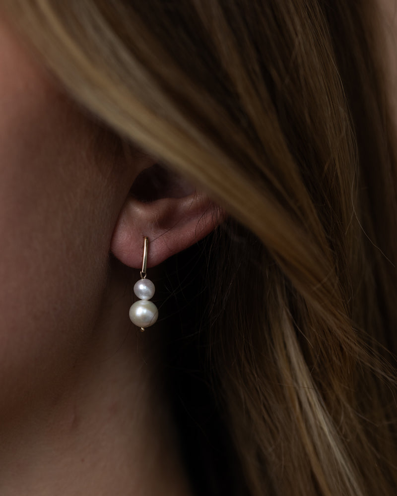 9 carat yellow gold drop pearl earrings